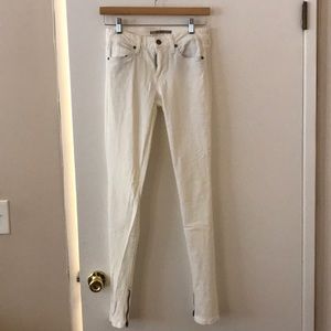 Vince white size 27 skinnies. Zipper inside inseam